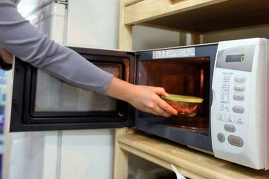 NHỮNG ĐIỀU KHÔNG NÊN KHI SỬ DỤNG LÒ VI SÓNG
