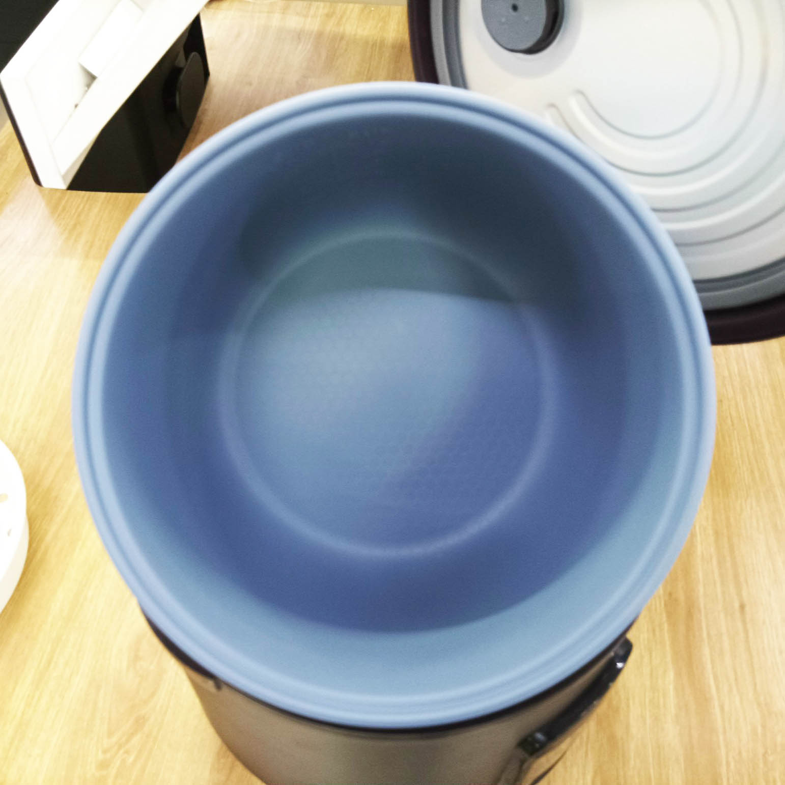 Nồi cơm điện 1.8 lít Apechome APH-RC180Y