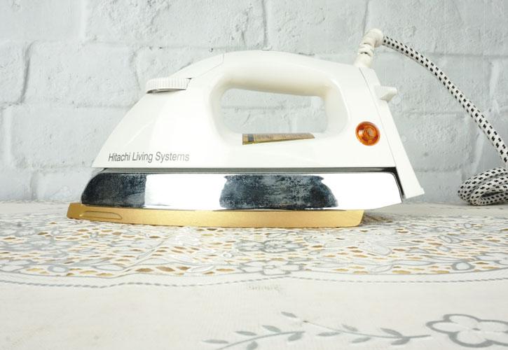 Bàn là khô Hitachi DI-880 công suất 1000W