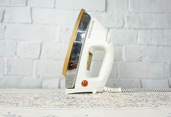 Bàn là khô Hitachi DI-880 công suất 1000W