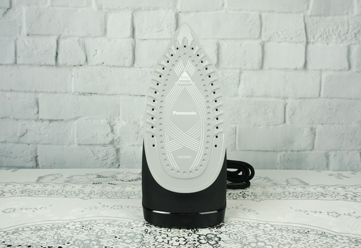 Bàn là hơi nước Panasonic NI-U400CPRA công suất 2300W