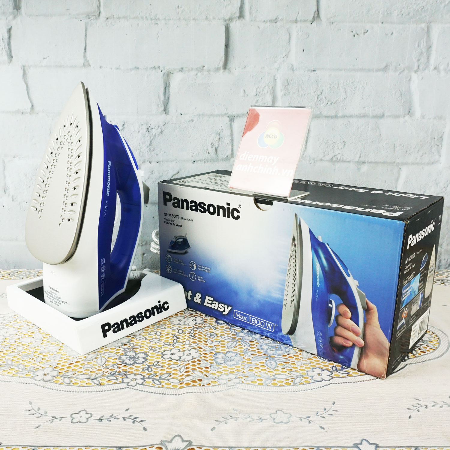 Bàn là hơi nước Panasonic NI-M300TARA công suất 1800W