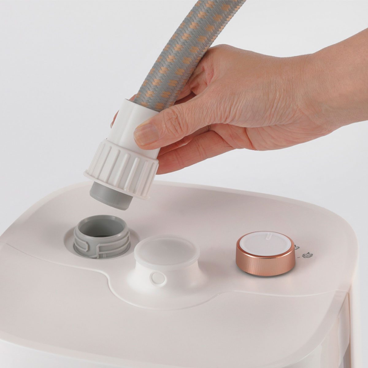 Bàn là cây hơi nước Panasonic NI-GWE080WRA