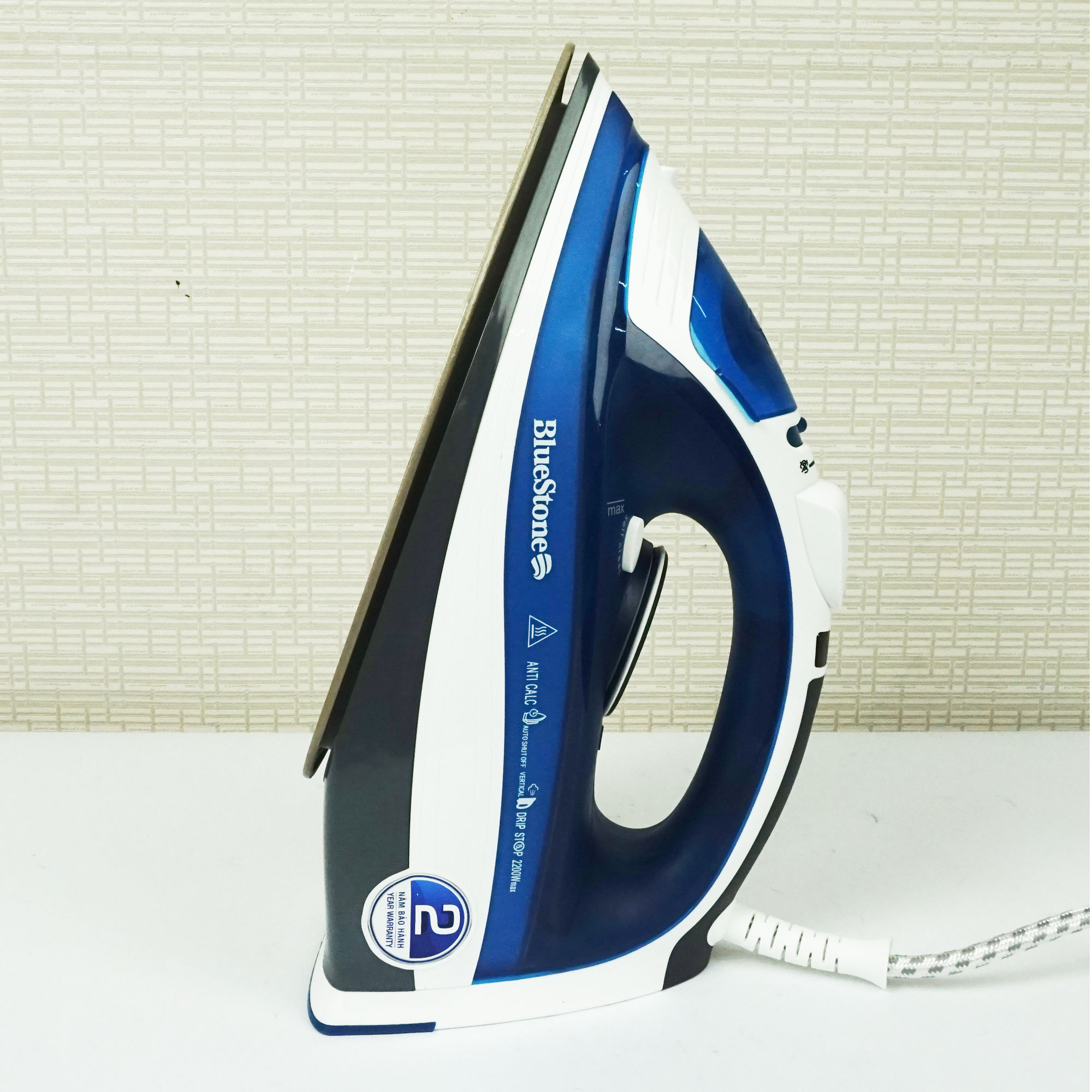 Bàn là hơi nước Bluestone SIB-3831 công suất 2400W