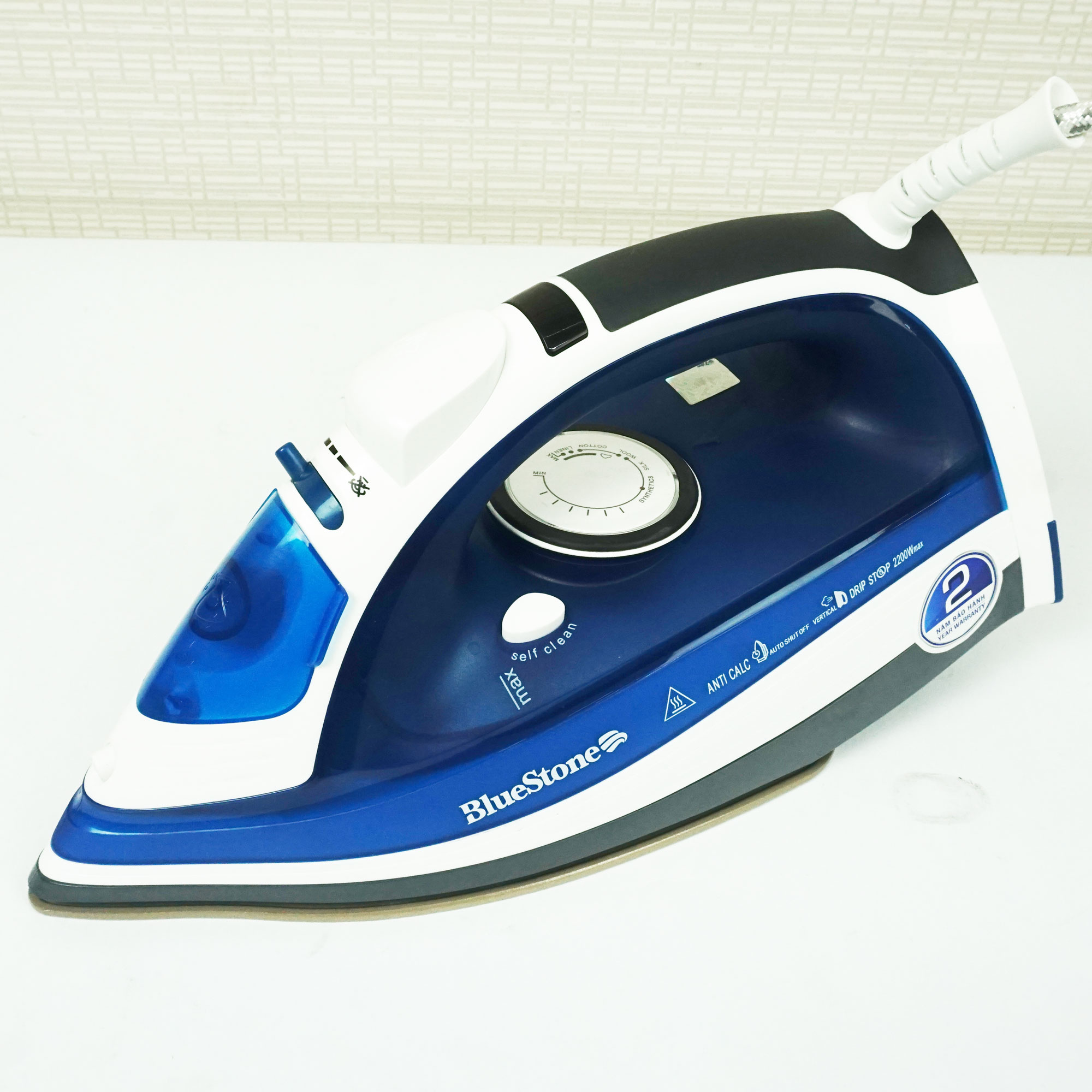 Bàn là hơi nước Bluestone SIB-3831 công suất 2400W