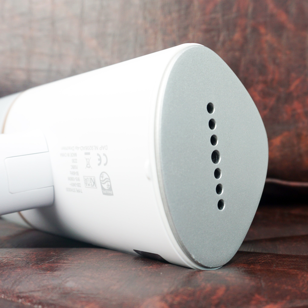 Bàn là hơi nước cầm tay Philips STH3020