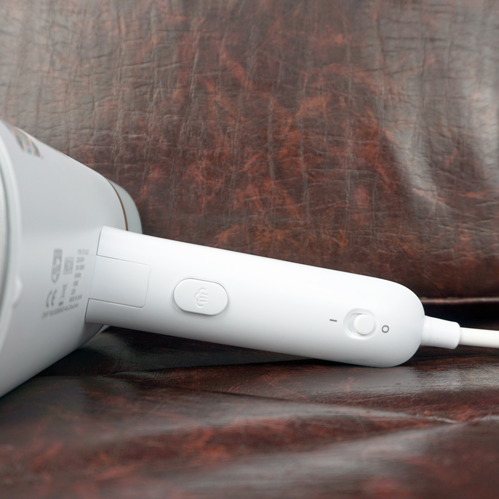 Bàn là hơi nước cầm tay Philips STH3020