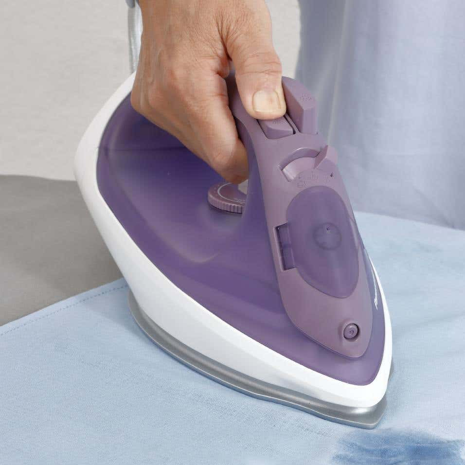 Bàn là hơi nước Panasonic NI-S630VRA công suất 2400W