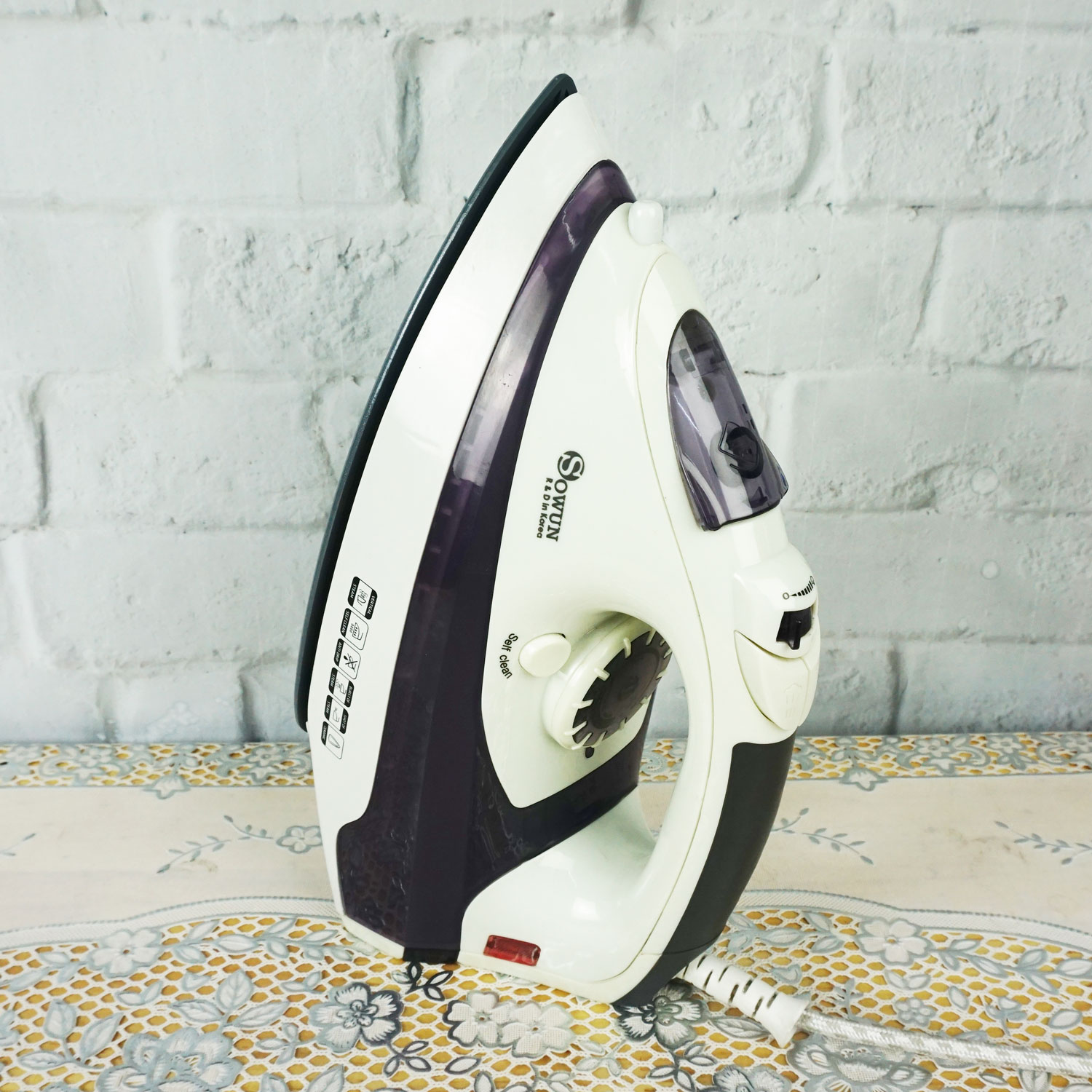 Bàn là hơi nước Sowun SW408 công suất 1900W