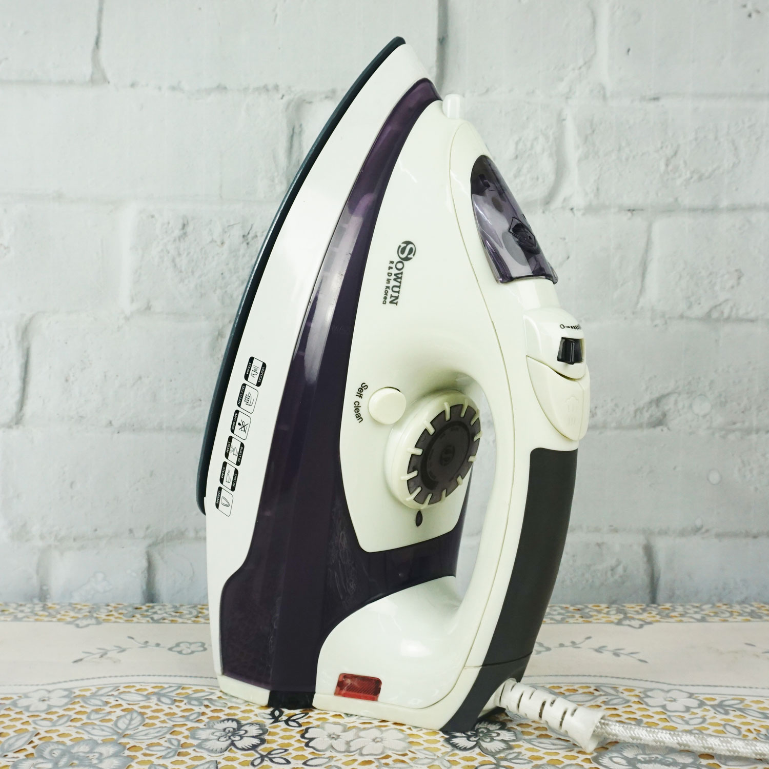 Bàn là hơi nước Sowun SW408 công suất 1900W