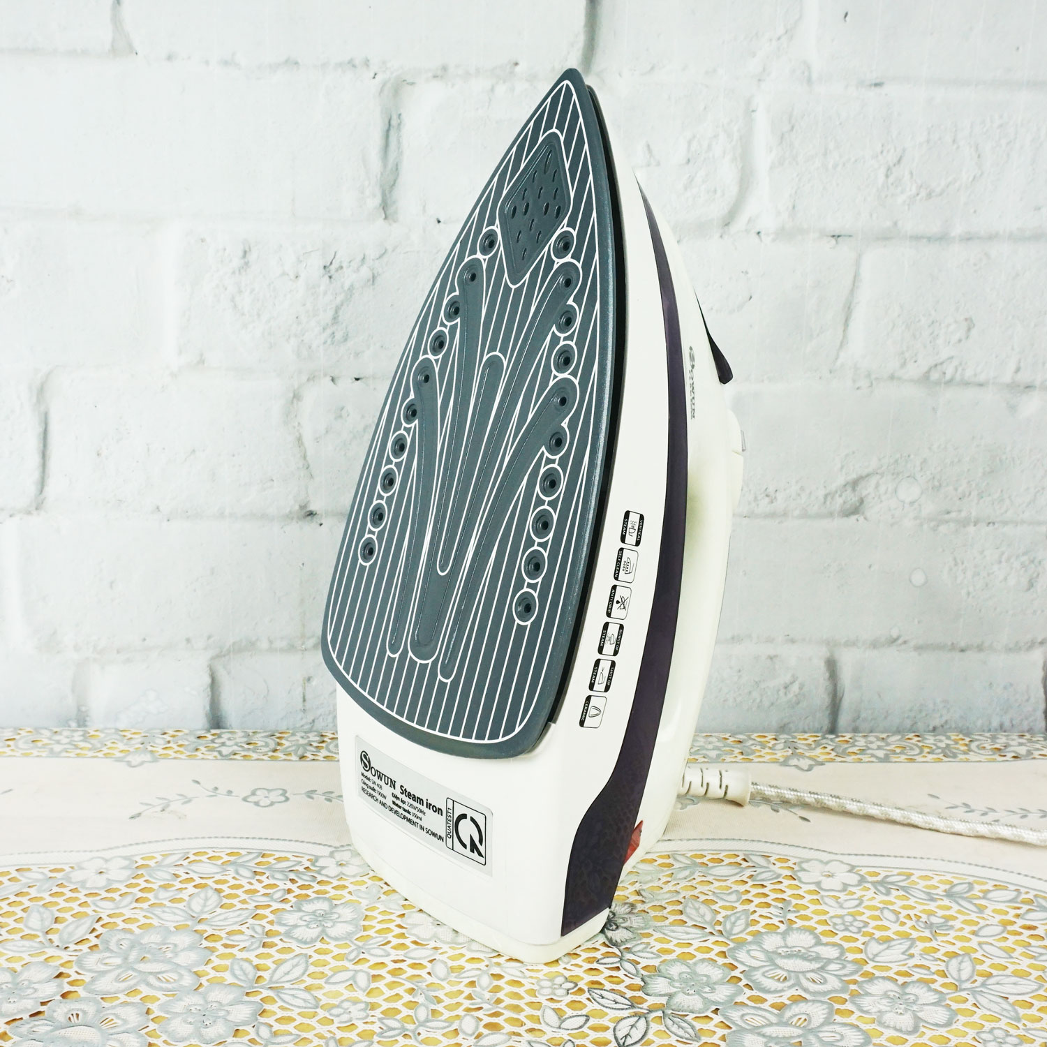 Bàn là hơi nước Sowun SW408 công suất 1900W