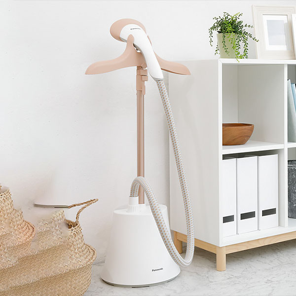Bàn là hơi nước đứng 2000W Panasonic NI-GSG060WRA