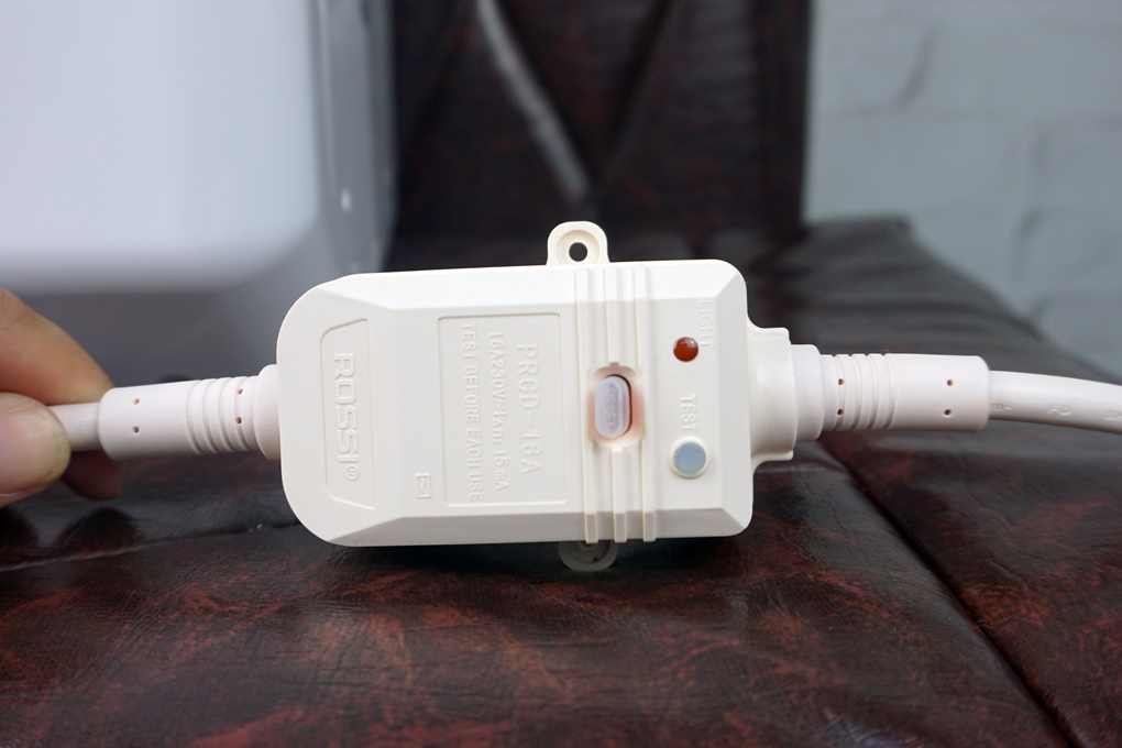 Bình nóng lạnh Rossi Pregio ngang RP-15SL