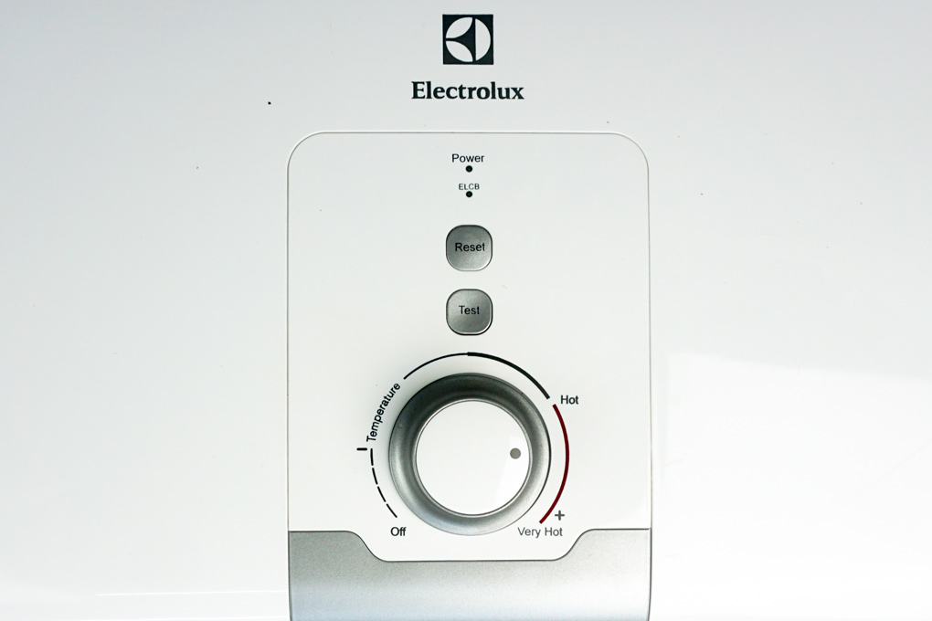 Bình nóng lạnh Electrolux 30L EWS 30DDX-DW