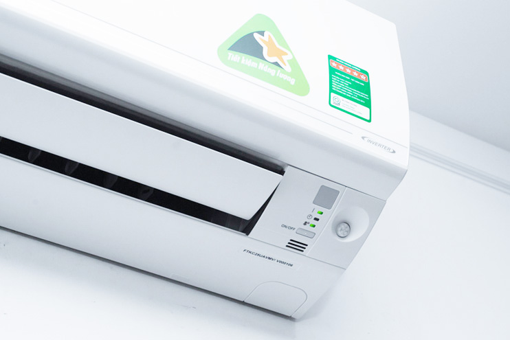 Điều hòa Daikin 1 chiều Inverter 18.000BTU FTKC50UVMV