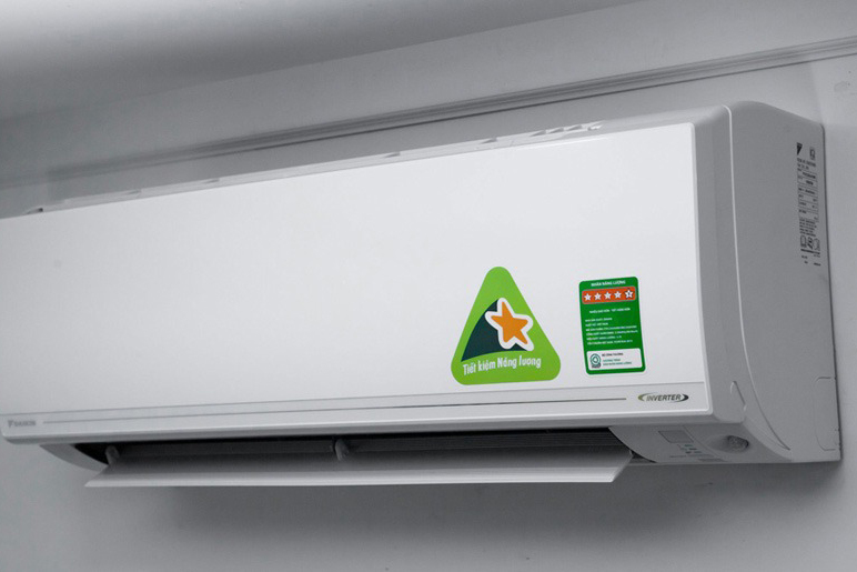 Điều hòa Daikin 1 chiều Inverter 18.000BTU FTKC50UVMV