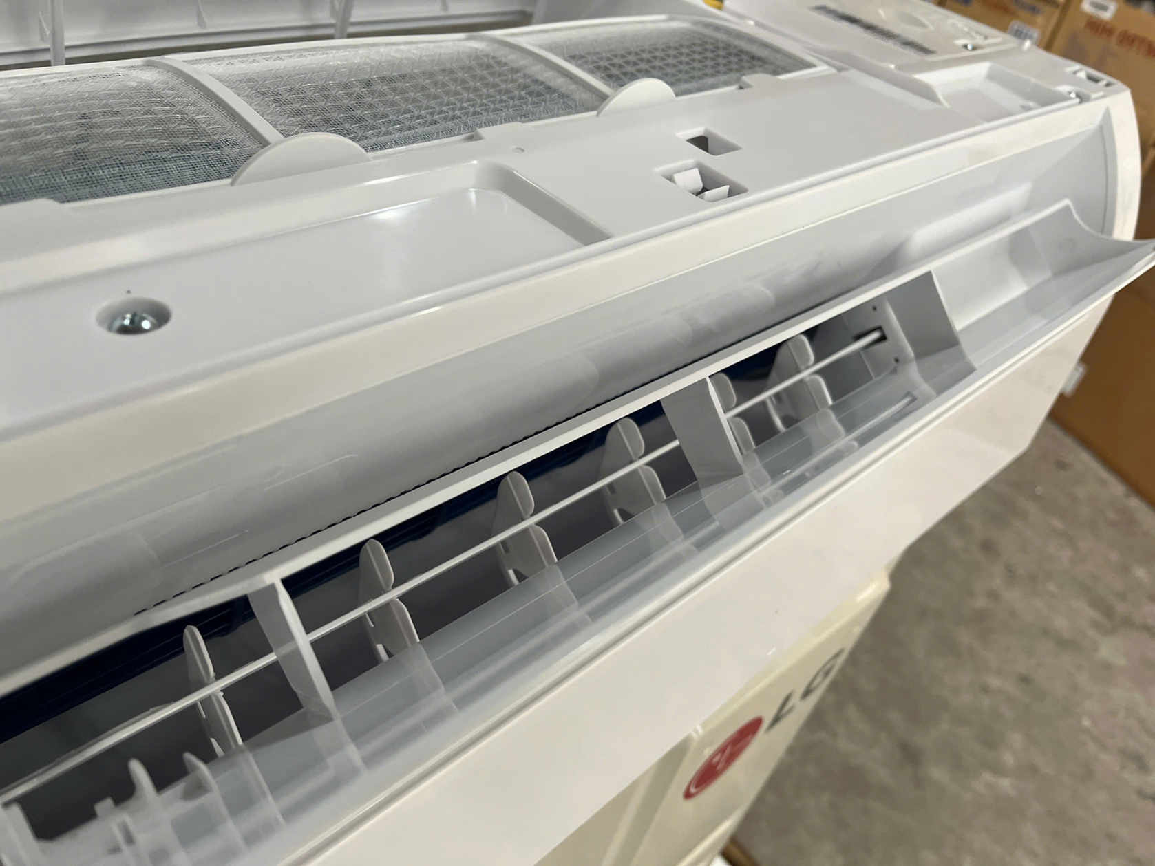 Cánh đảo gió 3D của LG dòng IFC cực kỳ hữu dụng chỉ có trên những dòng sản phẩm điều hòa giá thành cao