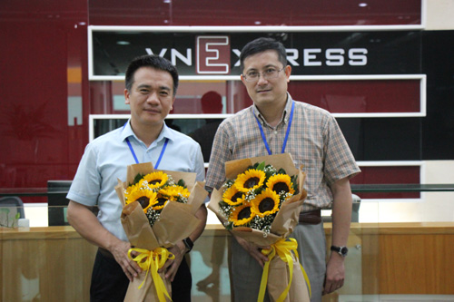 Phó giáo sư, Tiến sĩ Nguyễn Việt Dũng - Viện trưởng Viện Khoa học và Công nghệ Nhiệt-Lạnh, Trường Đại học Bách khoa Hà Nội; ông Trần Viết Nguyên - Phó Ban Kinh doanh - Tập đoàn Điện lực Việt Nam.