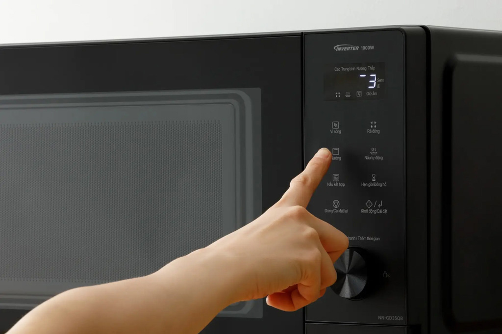 Lò vi sóng Panasonic Inverter 29 lít NN-GD35QBYUE, có nướng