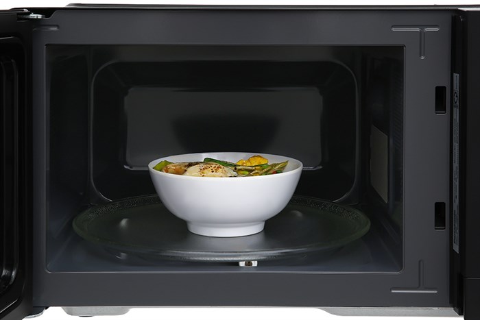 Lò vi sóng Panasonic 24L NN-GM34NBYUE có nướng