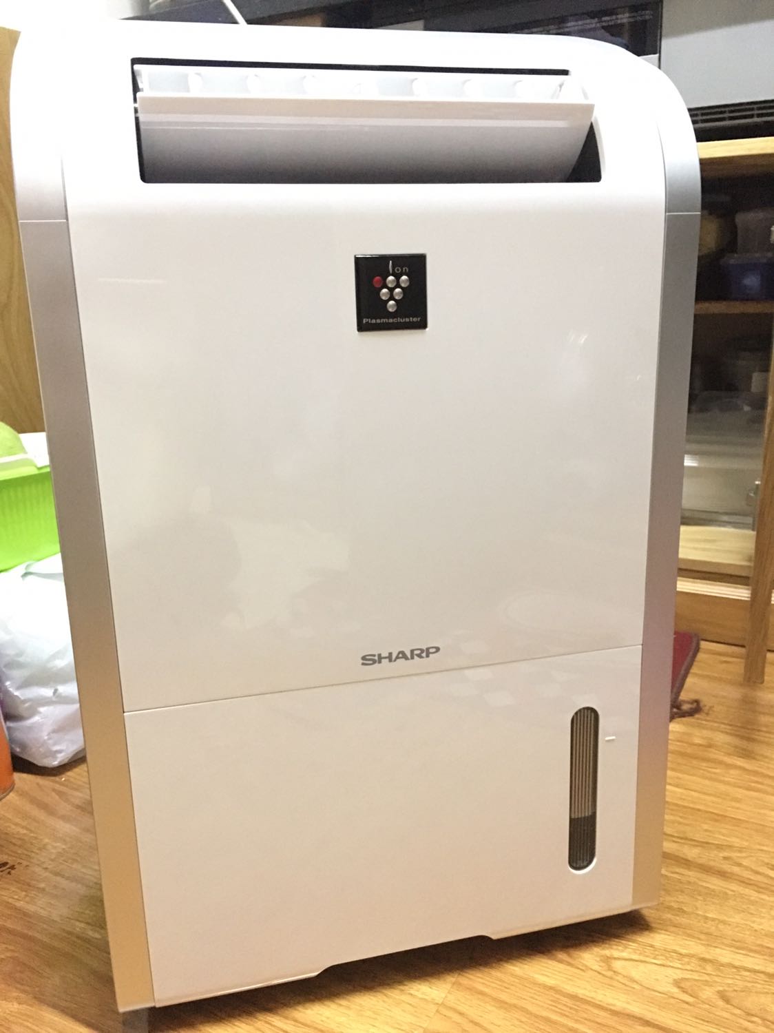 Máy hút ẩm Sharp DW-D20A-W tạo ion | 20L 1 ngày