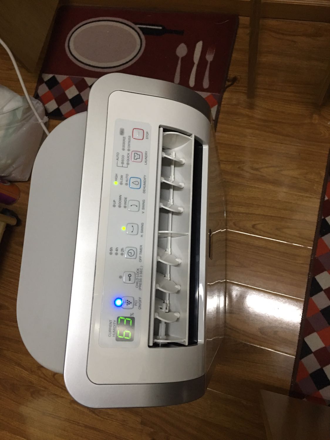 Máy hút ẩm Sharp DW-D20A-W tạo ion | 20L 1 ngày