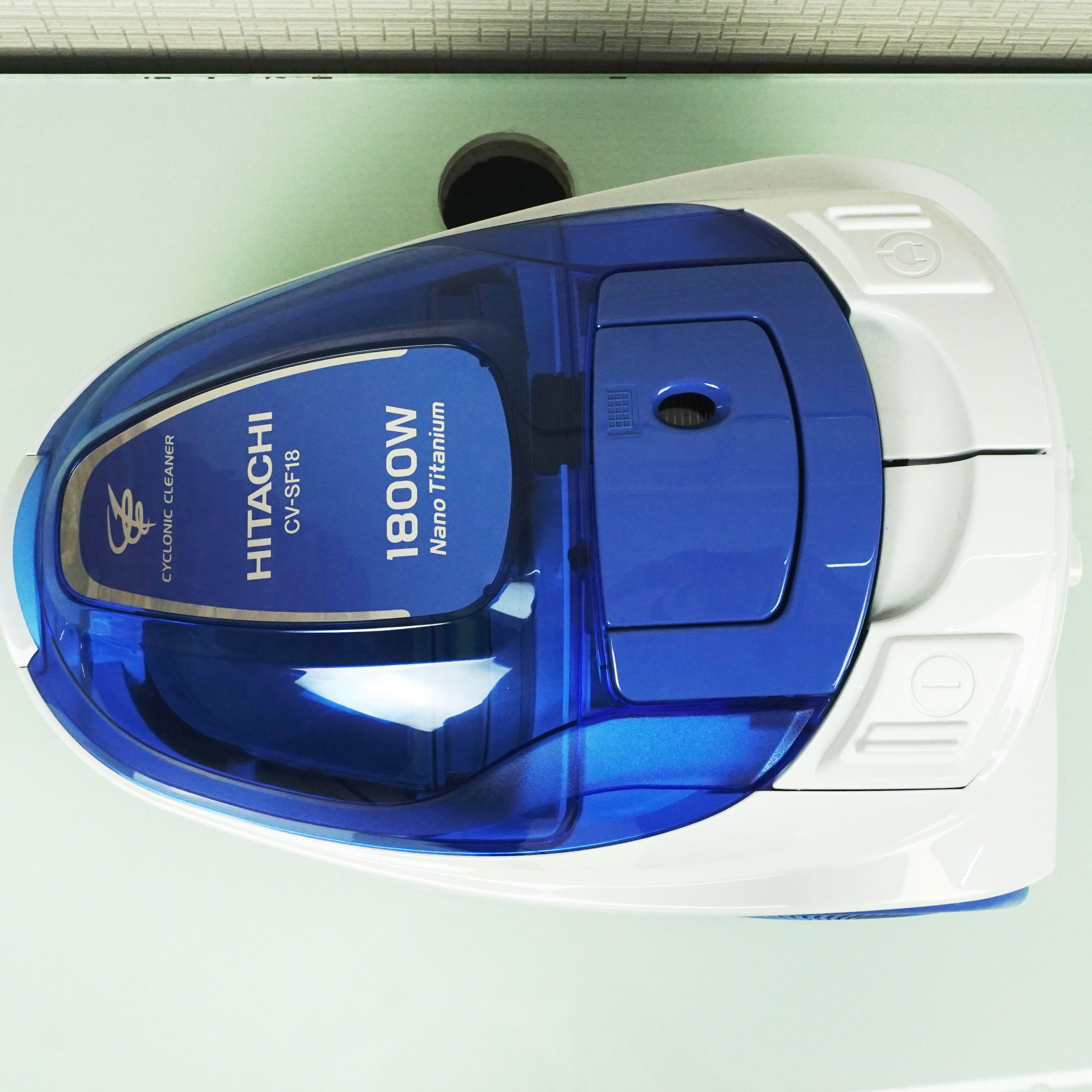 Máy hút bụi Hitachi CV-SF18 công suất 1800W