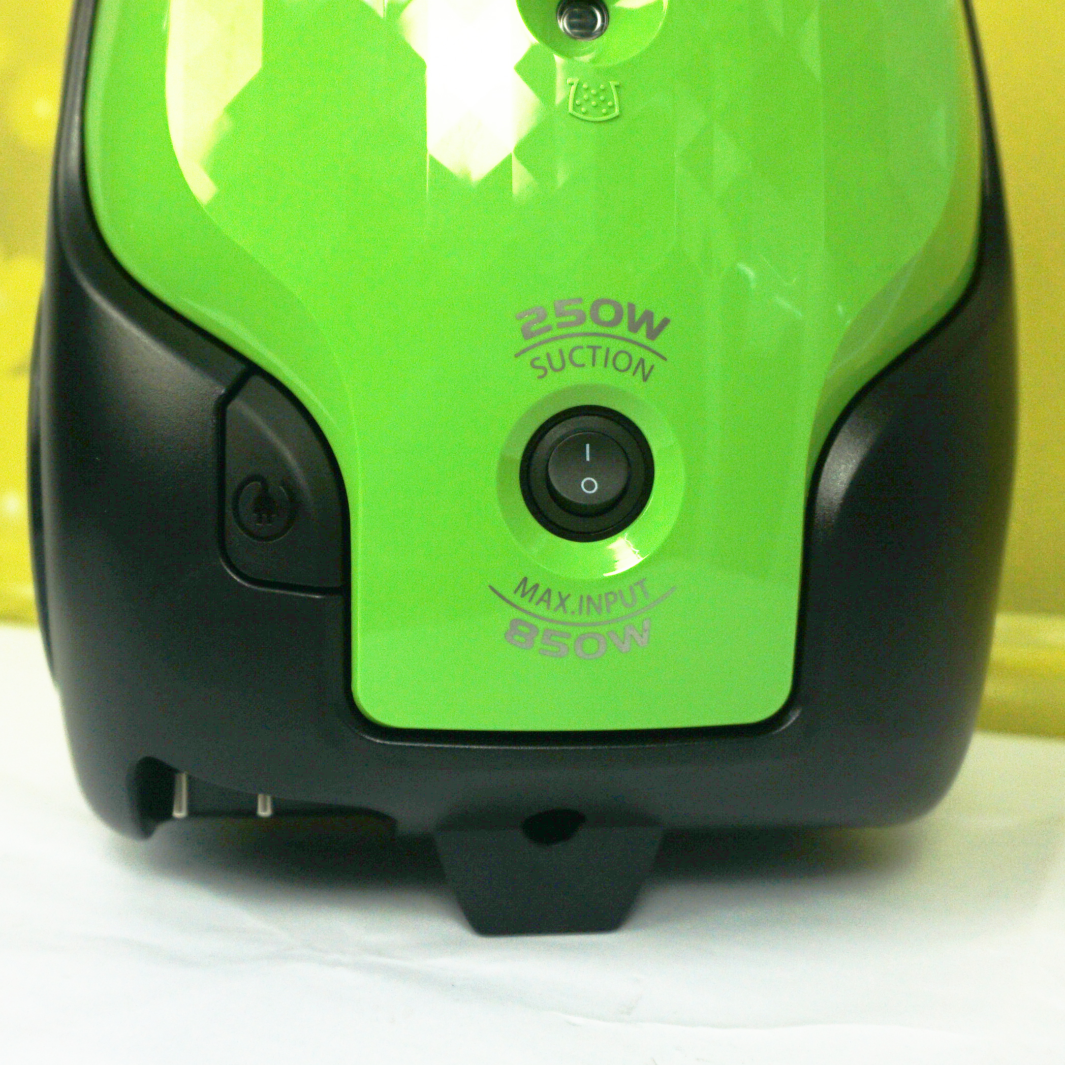 Máy hút bụi Panasonic MC-CG370RN46 công suất 850W