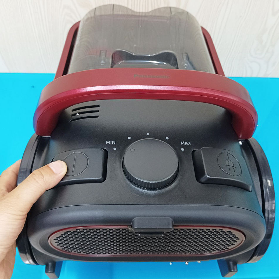 Máy hút bụi Panasonic 2100W MC-CL607RN49