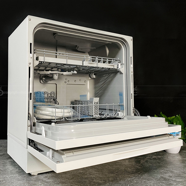 Máy rửa bát Panasonic NP-TH1WEVN