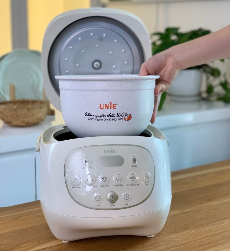 Nồi cơm điện 1.5 lít UNIE URC815