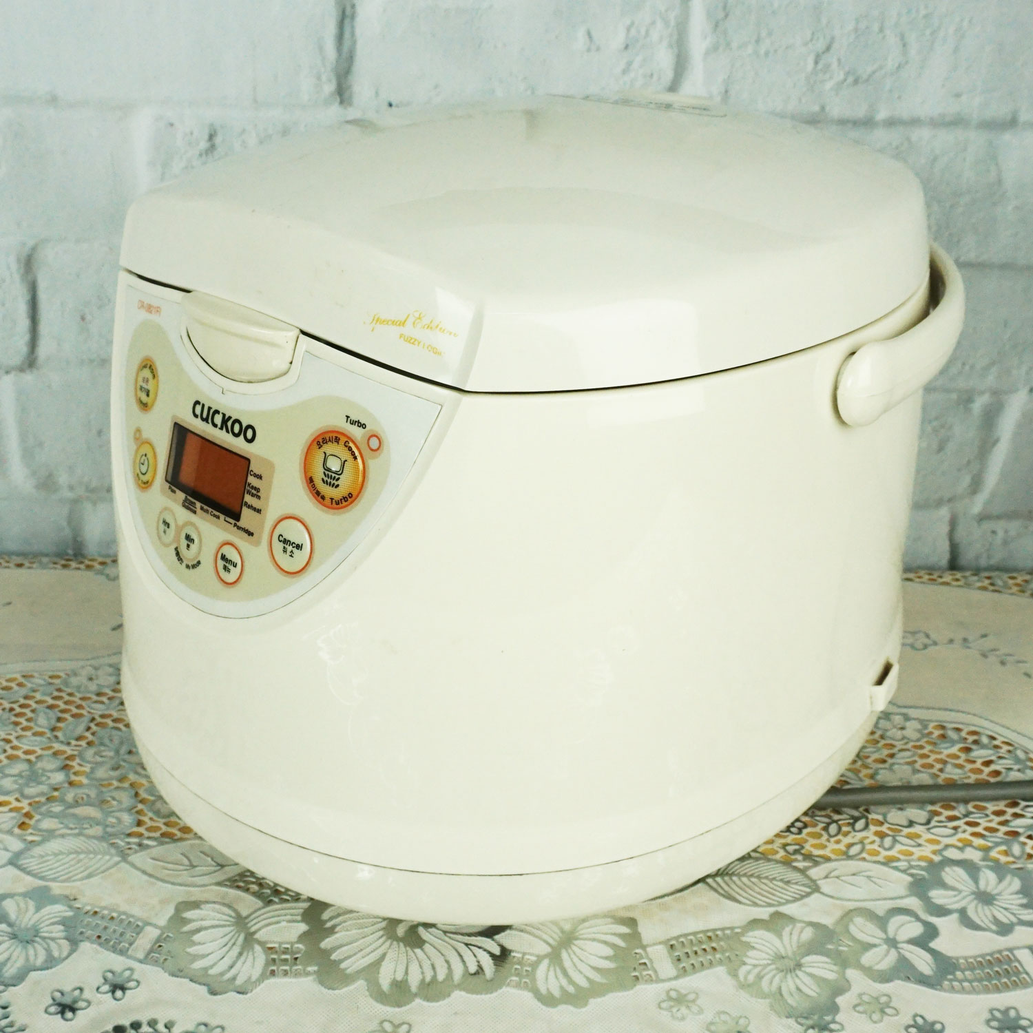 Nồi cơm điện tử Cuckoo 1.5l CR0821FI nhập khẩu Hàn Quốc