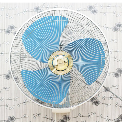 Quạt treo tường Panasonic F409 màu xanh, màu vàng kim