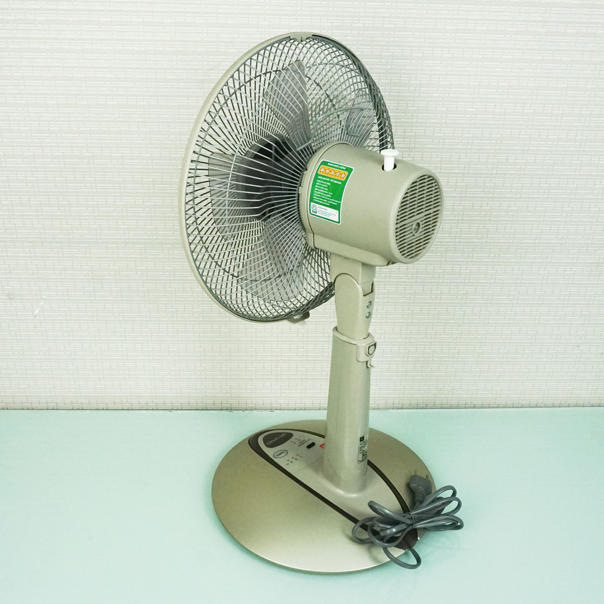 Quạt lửng có khiển Panasonic F307KH màu bạc