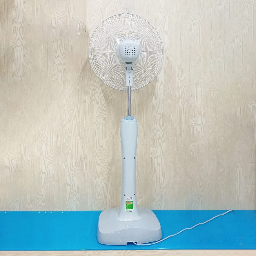 Quạt cây Hatari có khiển HD-P16R3