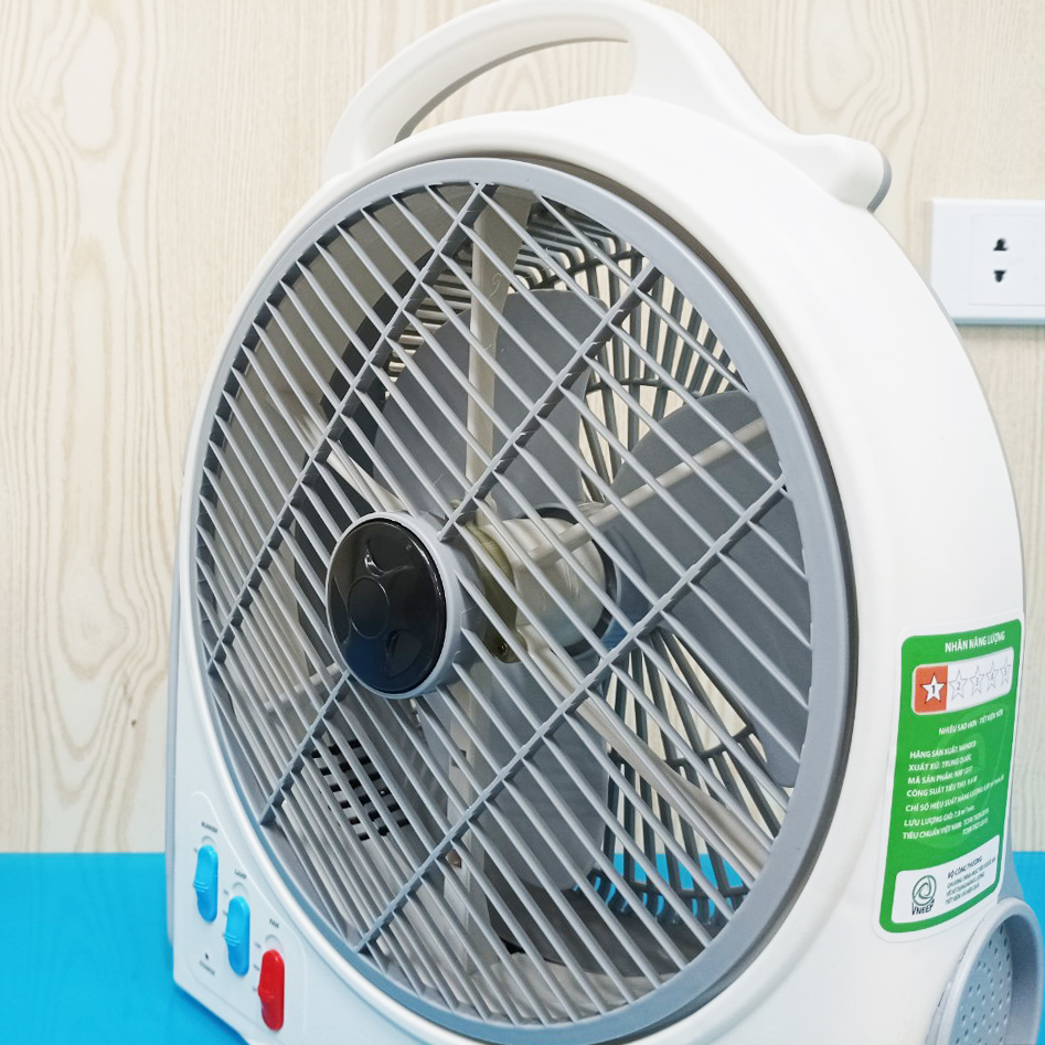 Quạt tích điện Nanoco NRF1277 có đèn LED