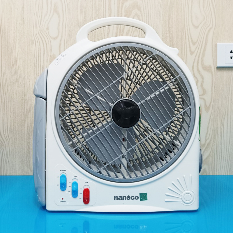 Quạt tích điện Nanoco NRF1277 có đèn LED