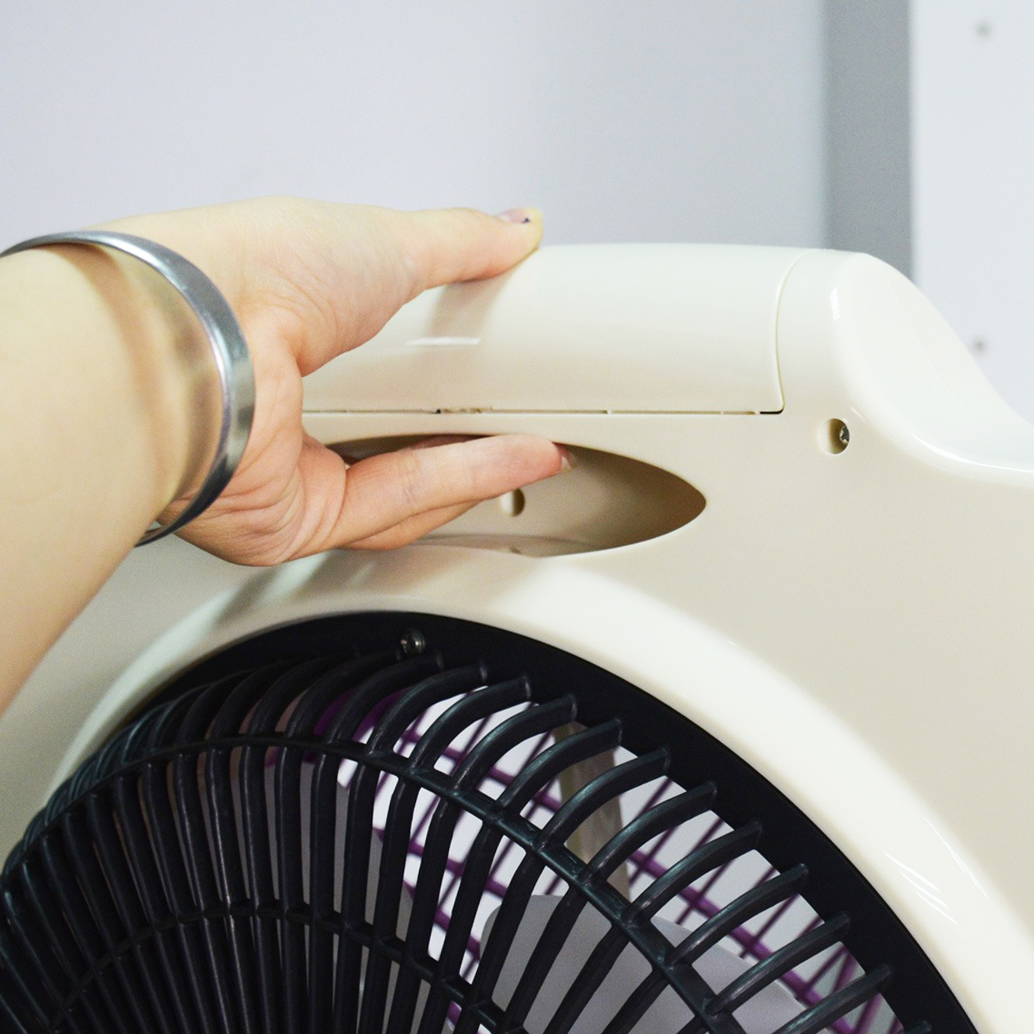 Quạt tích điện Tiross TS917