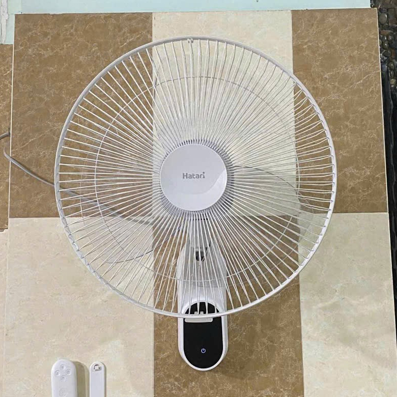 Quạt treo tường Hatari HF-W16R1 có khiển