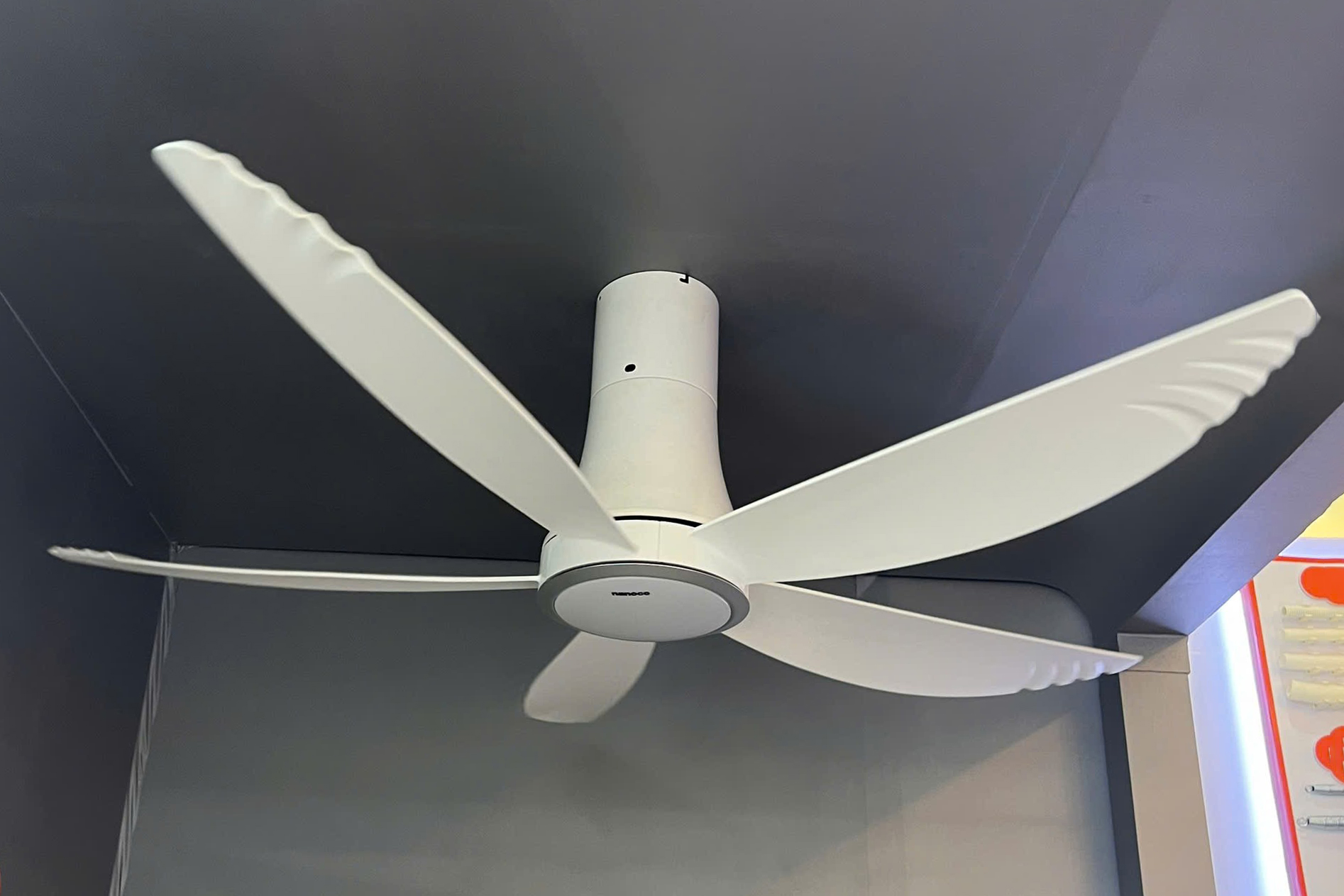 Quạt trần Nanoco 5 cánh NCF5653-WL, có đèn, có khiển