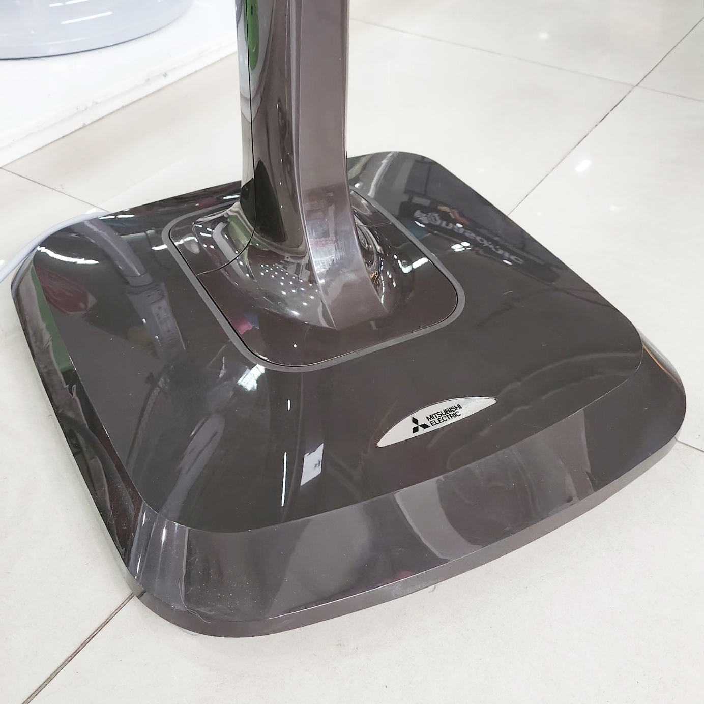 Quạt cây Mitsubishi LV16-RA - có khiển