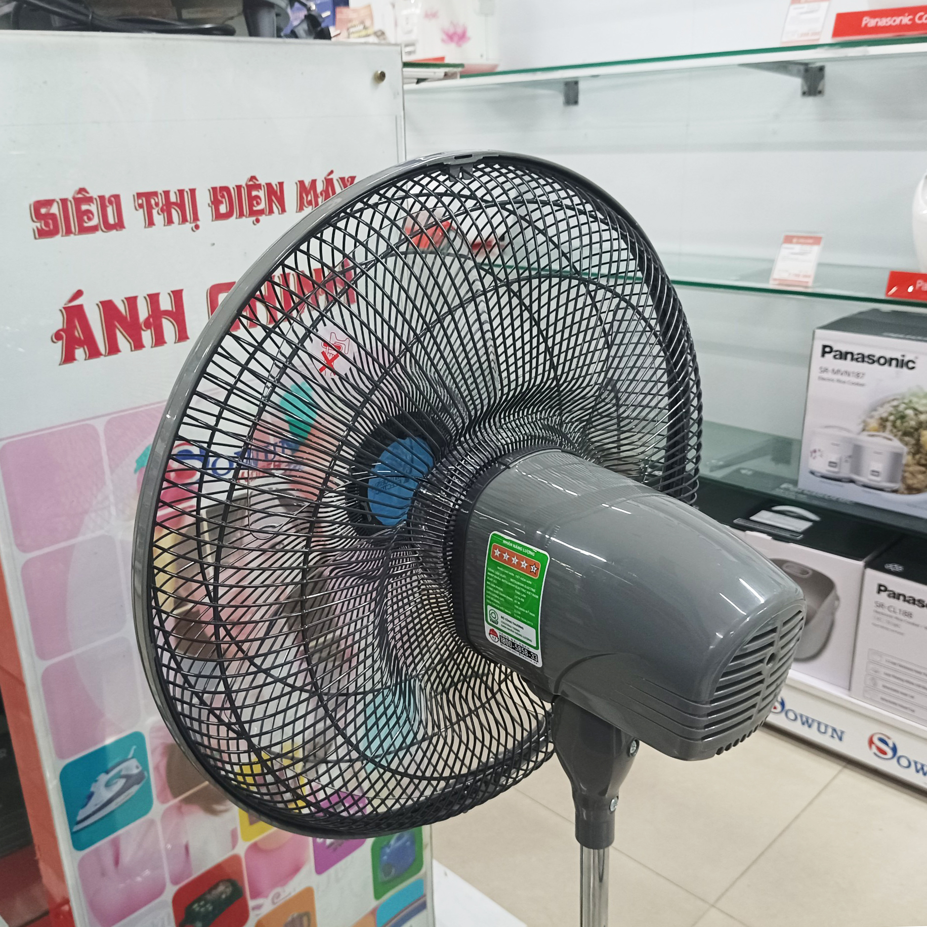 Quạt cây Mitsubishi LV16-RA - có khiển