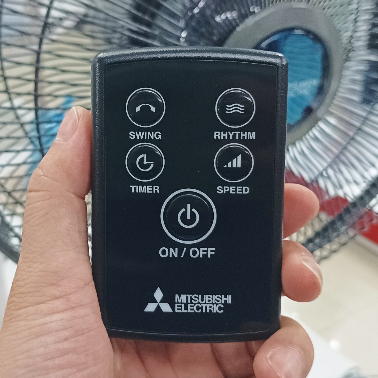 Quạt cây Mitsubishi LV16-RA - có khiển