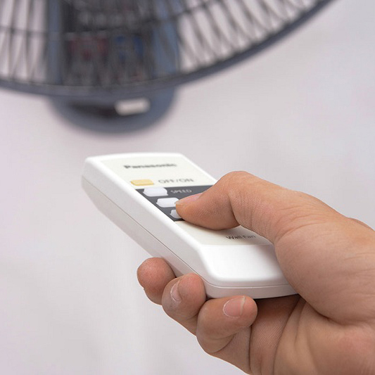 Quạt treo tường có khiển Panasonic F409M