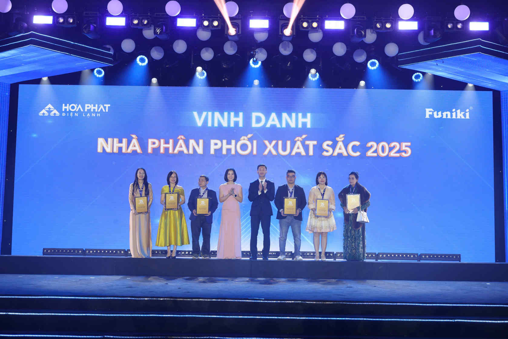 Điện máy Ánh Chinh vinh dự nhận giải Nhà phân phối xuất sắc Hòa Phát 2025